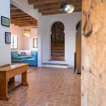 Radiant 5 Bedroom Family With Jacuzzi + Roof Deck Willa Palau de Santa Eulalia