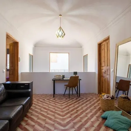 Radiant 5 Bedroom Family With Jacuzzi + Roof Deck Palau de Santa Eulalia