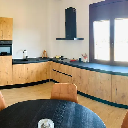 Radiant 5 Bedroom Family With Jacuzzi + Roof Deck
