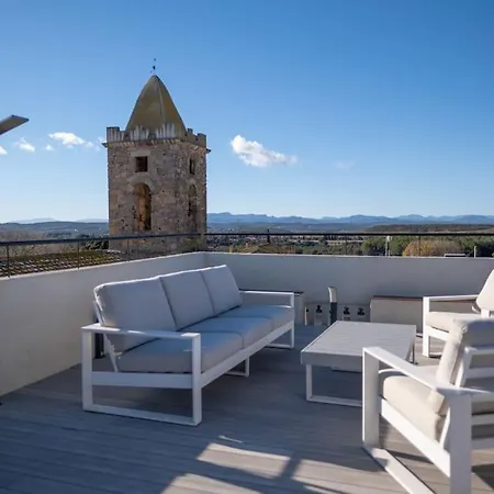 Radiant 5 Bedroom Family With Jacuzzi + Roof Deck Villa *