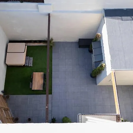 Villa Radiant 5 Bedroom Family With Jacuzzi + Roof Deck Palau de Santa Eulalia