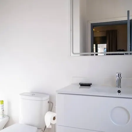 Radiant 5 Bedroom Family With Jacuzzi + Roof Deck * Palau de Santa Eulalia