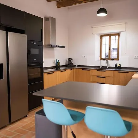 Radiant 5 Bedroom Family With Jacuzzi + Roof Deck * Palau de Santa Eulalia