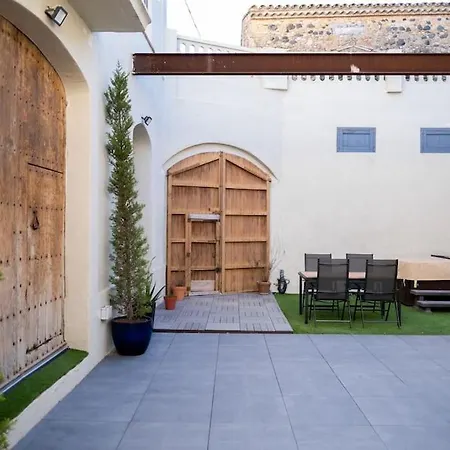Radiant 5 Bedroom Family With Jacuzzi + Roof Deck Villa *