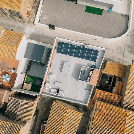 Radiant 5 Bedroom Family With Jacuzzi + Roof Deck *